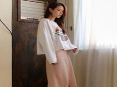 美女脫下內(nèi)褲讓男人捅,都市驚悚：女子遭遇暴力襲擊，勇敢揭露真相